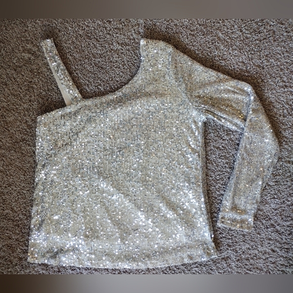 Cable & Gauge Tops - Cable & Gauge Glittering Sequin One Sleeve Top NWT